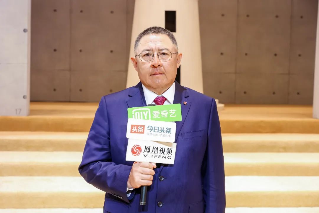  突破與自由，民族服裝定制品牌隆慶祥2023春夏新品發布會&ldquo;自由之境&rdquo;圓滿舉行