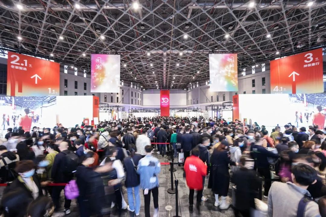 陸大榮：聽黨話跟黨走，民營企業(yè)大有作為 &mdash;&mdash;在蘇州市服裝業(yè)商會(huì)二屆二次會(huì)員大會(huì)上的發(fā)言