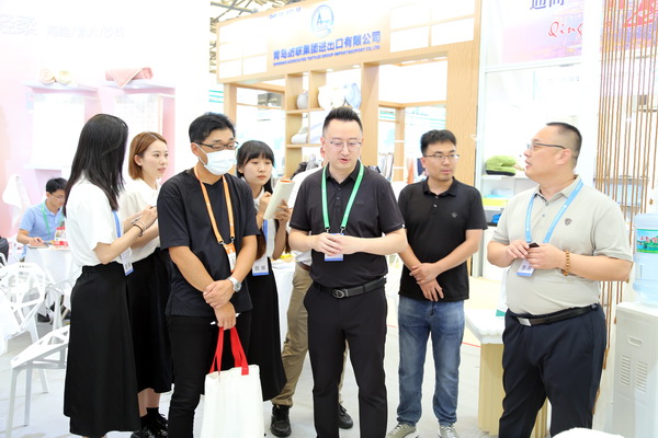 山東292家企業(yè)齊聚31屆華交會，青島家紡展團大放異彩