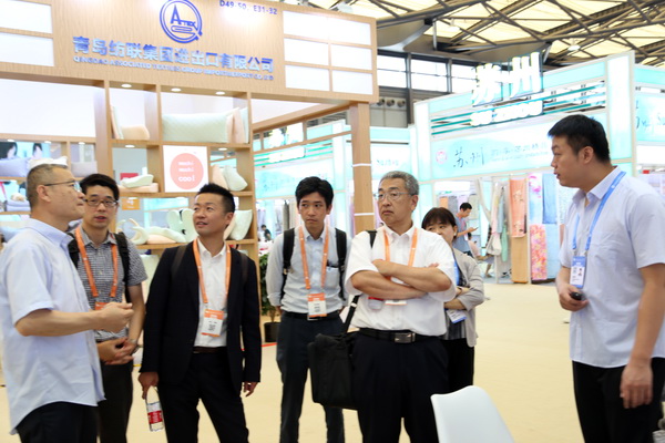 山東292家企業(yè)齊聚31屆華交會，青島家紡展團大放異彩