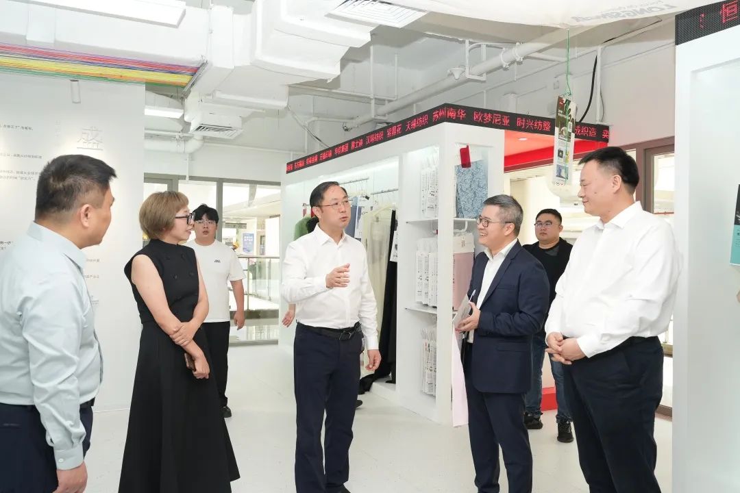 金頂獎設計師張繼成入駐簽約暨盛澤織造區域品牌館盛大開館