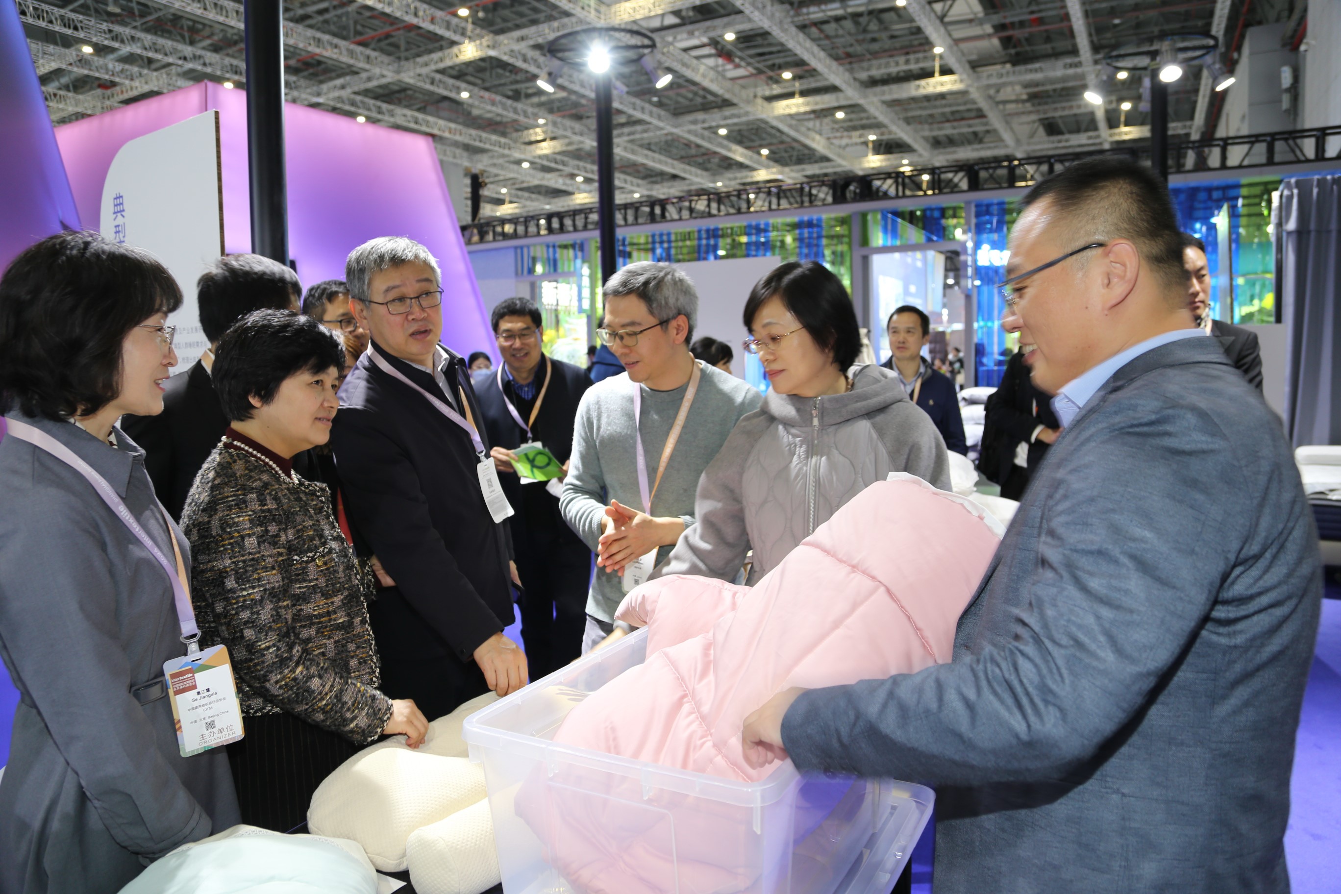 青島組團參加intertextile家紡展，副市長趙燕一行蒞臨考察