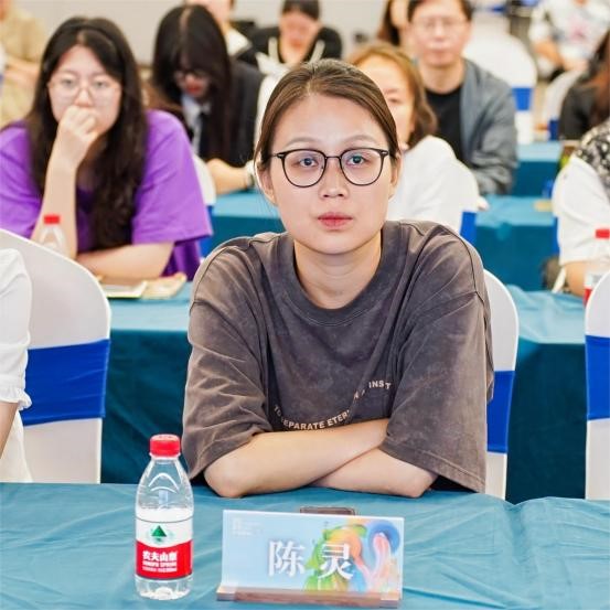 把握展陳設計前沿趨勢，柯橋天天時尚為紡企提供展廳升級實用指南！