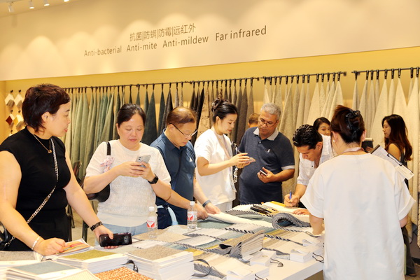 7A家具面料亮相2024intertextile秋冬家紡展，引起圍觀