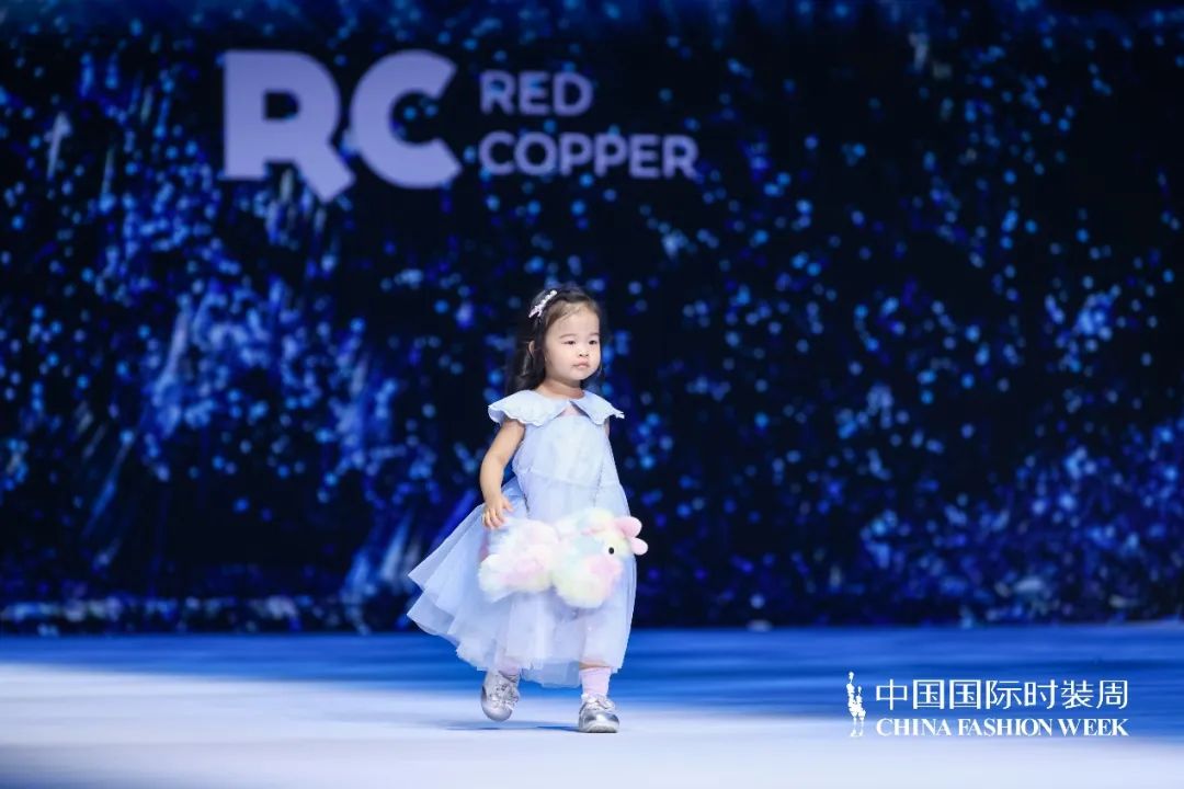 Red Copper亮相中國國際時裝周,打造多場景繽紛童年