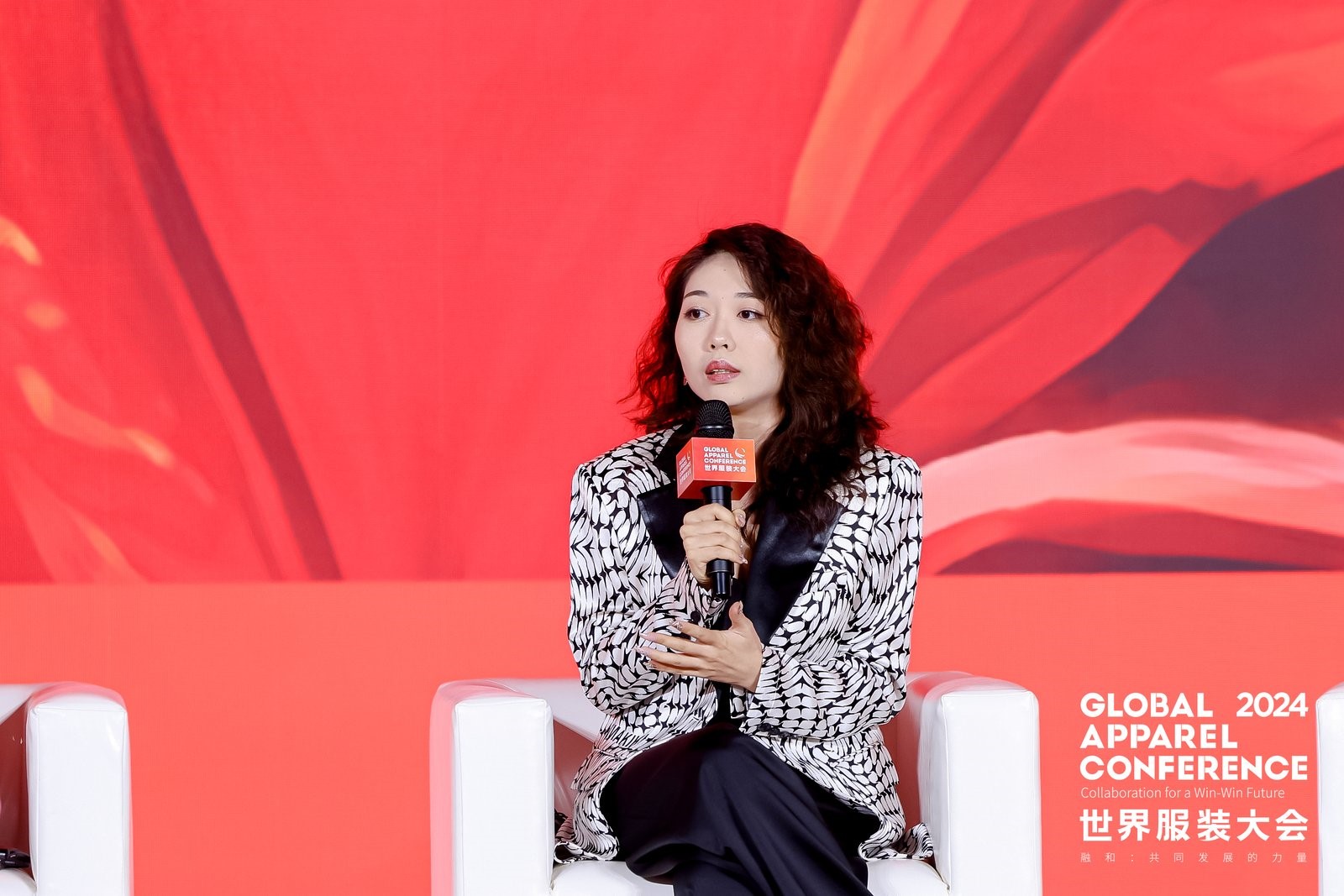 &ldquo;融和&rdquo;20個(gè)國(guó)家和地區(qū)服裝精英，2024世界服裝大會(huì)在東莞虎門(mén)開(kāi)幕