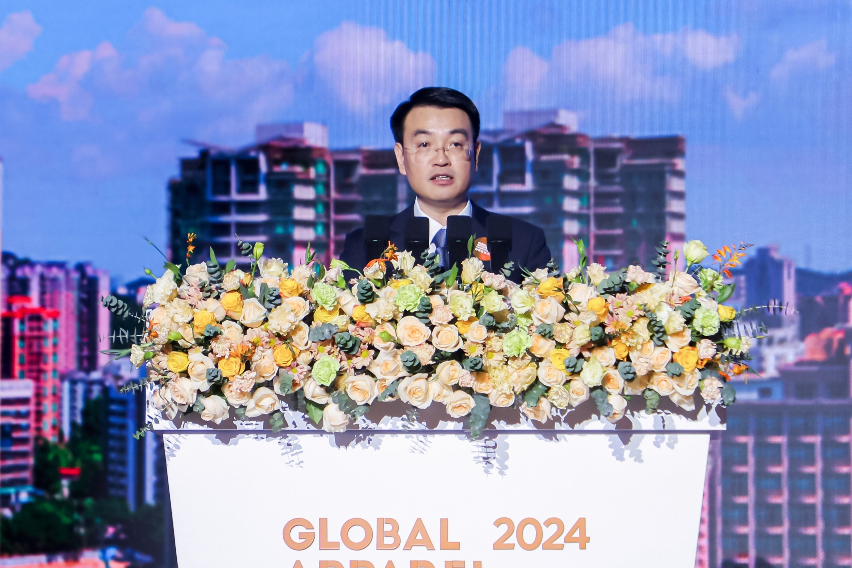 &ldquo;融和&rdquo;20個(gè)國(guó)家和地區(qū)服裝精英，2024世界服裝大會(huì)在東莞虎門(mén)開(kāi)幕