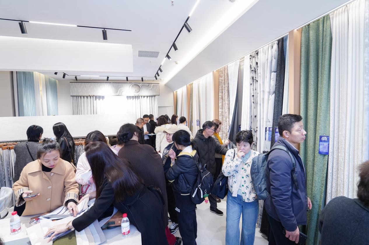 智造織就未來(lái)，錦韻潮動(dòng)全球！2025海寧春季家博會(huì)今日啟幕