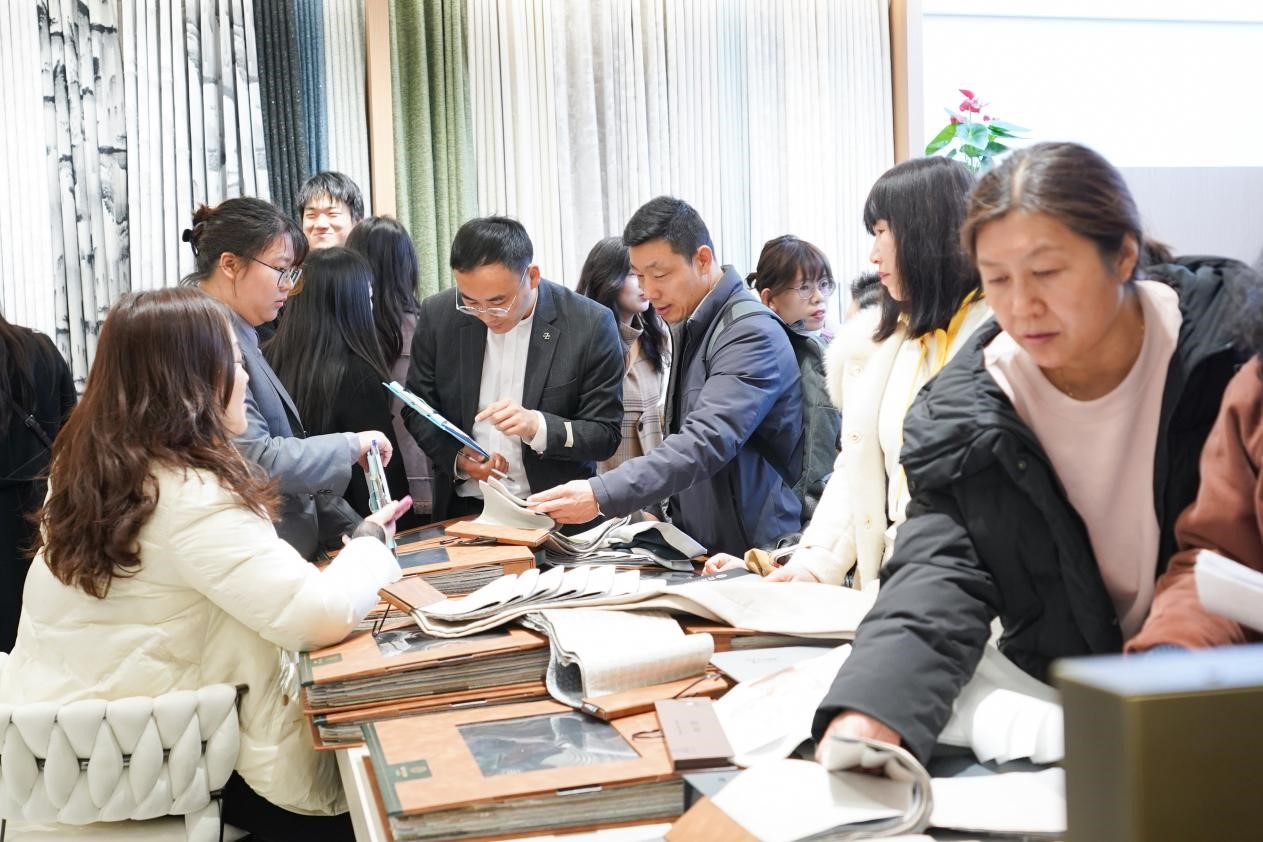 智造織就未來(lái)，錦韻潮動(dòng)全球！2025海寧春季家博會(huì)今日啟幕