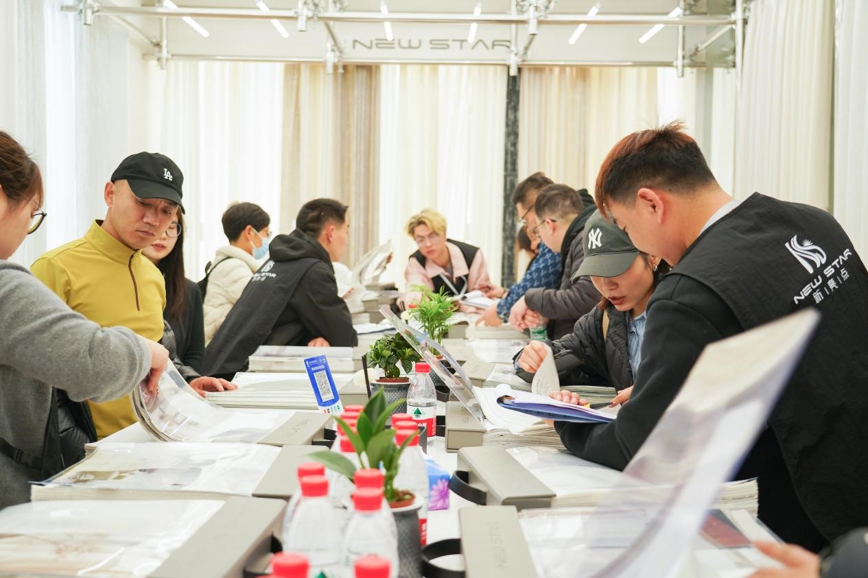 智造織就未來(lái)，錦韻潮動(dòng)全球！2025海寧春季家博會(huì)今日啟幕