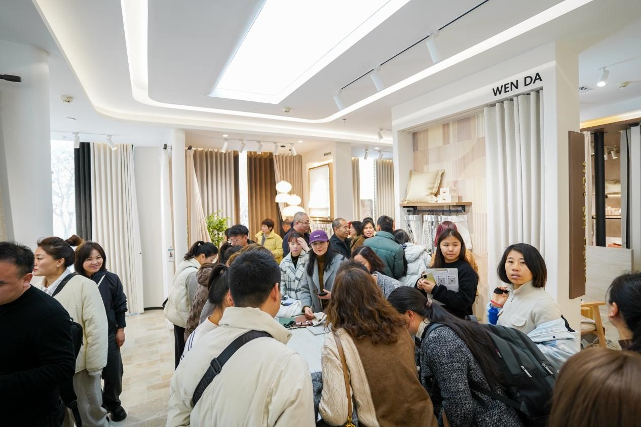 智造織就未來(lái)，錦韻潮動(dòng)全球！2025海寧春季家博會(huì)今日啟幕
