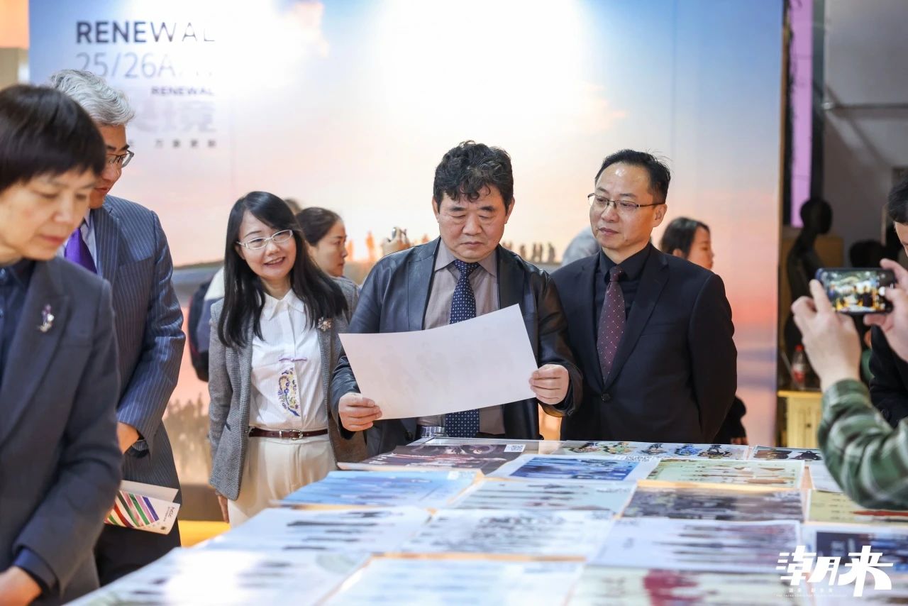 以第二十八屆（2025）&ldquo;真皮標志杯&rdquo;設計大賽初賽、潮來&middot;必訂&mdash;&mdash;設計版權交易會、2025海寧優(yōu)材&middot;新質聯(lián)盟聯(lián)合展、潮來課堂分享沙龍等系列活動為支點，&ldquo;海寧時間&rdquo;再一次撬動千億時尚產(chǎn)業(yè)的澎湃動能。