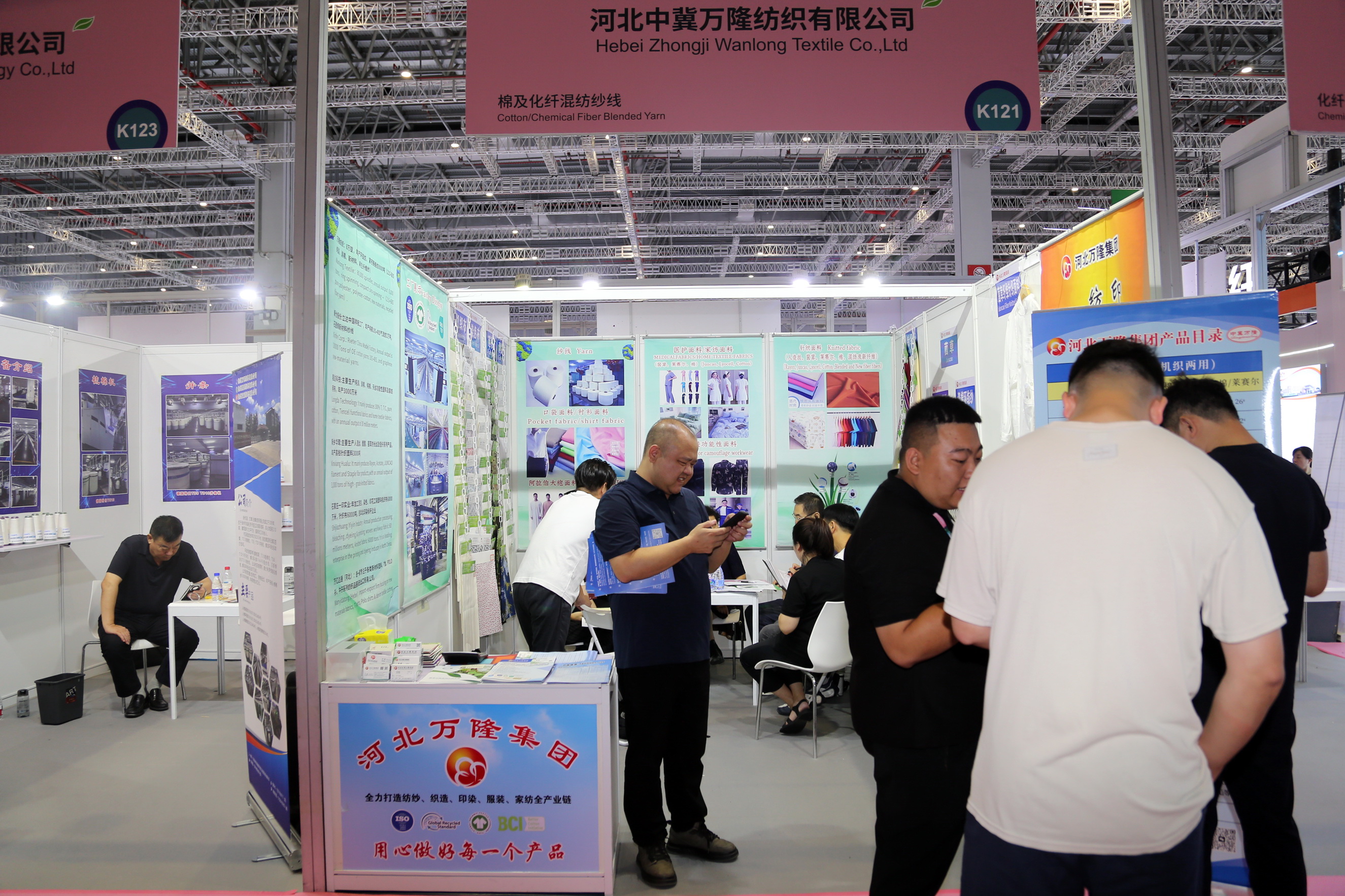 40余家石家莊紡服企業(yè)齊聚滬上，成為中紡聯(lián)秋季聯(lián)展上靚麗的風(fēng)景線