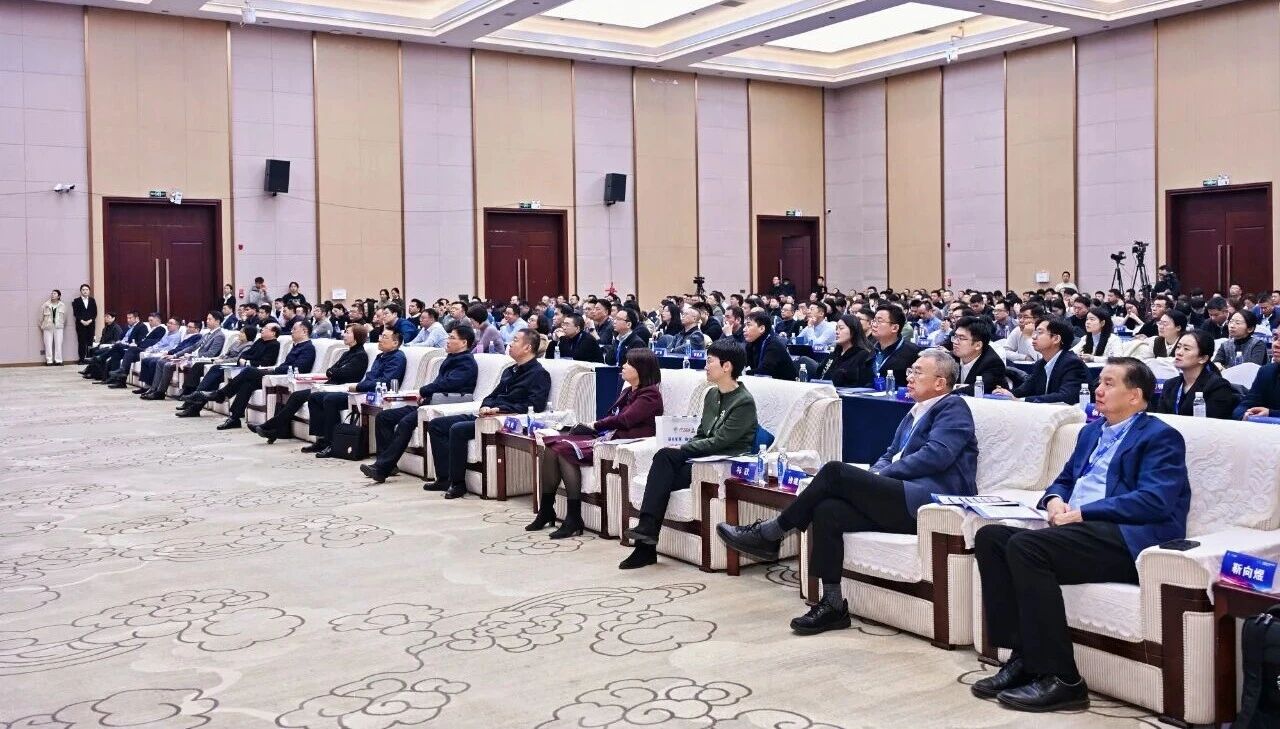 鏈合東西&middot;融創(chuàng)未來，2025紡織服裝產(chǎn)業(yè)園區(qū)供應(yīng)鏈高質(zhì)量發(fā)展大會在阿拉爾隆重召開