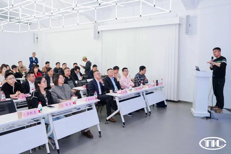破解數字化管理難題！紡織數智轉型研討會在柯橋舉辦