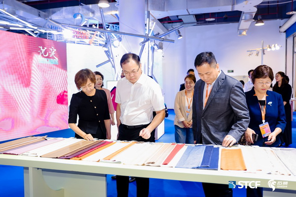 功能科技&ldquo;刷屏&rdquo;海博會！FabricsChina時尚與科技創新產品在石獅發布