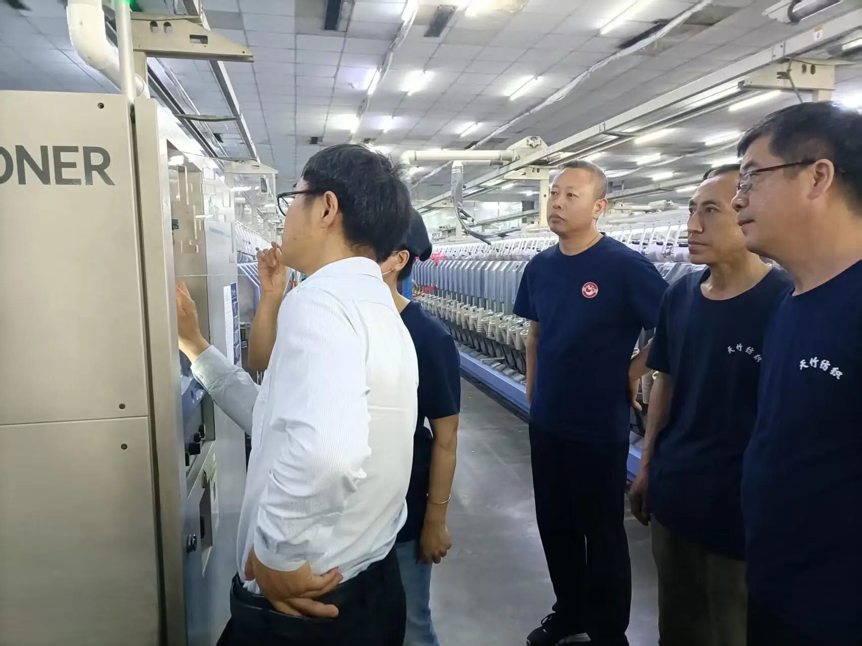  &ldquo;中國夢&middot;勞動美&rdquo;全國職工宣講團財貿輕紡煙草產業特色分團走進校園暨紡織行業&ldquo;勞模工匠助企行&rdquo;（石家莊站）活動成功舉行