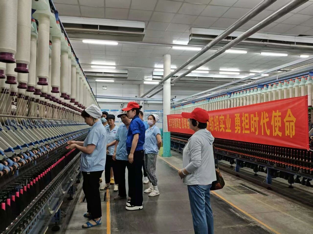  &ldquo;中國夢&middot;勞動美&rdquo;全國職工宣講團財貿輕紡煙草產業特色分團走進校園暨紡織行業&ldquo;勞模工匠助企行&rdquo;（石家莊站）活動成功舉行