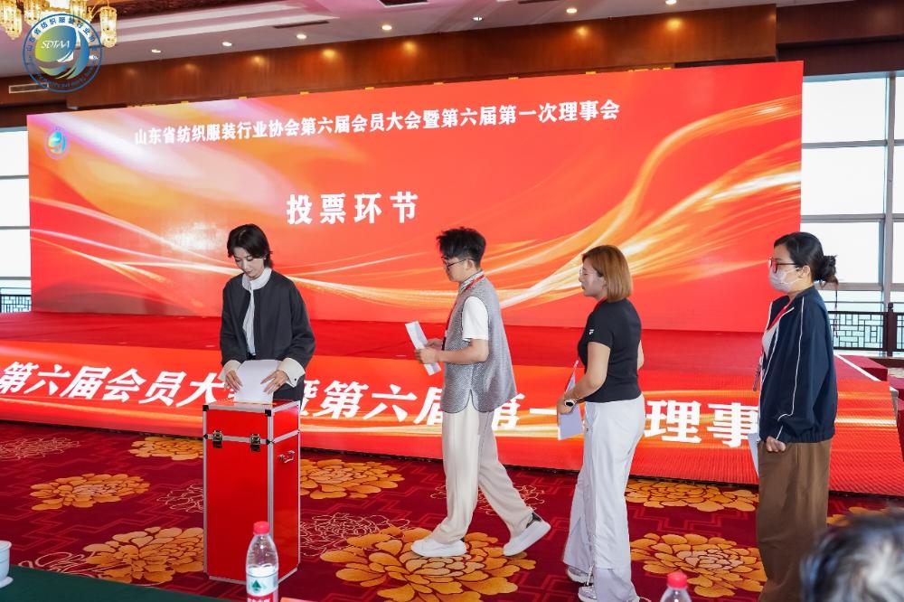 三十而立風(fēng)正勁，智啟新程謀遠(yuǎn)篇！山東省紡織服裝行業(yè)協(xié)會第六屆會員大會暨六屆一次理事會舉辦