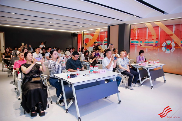 鏈接日常運動與大眾時尚！2027春夏面料趨勢沙龍深度解析專精產品開發