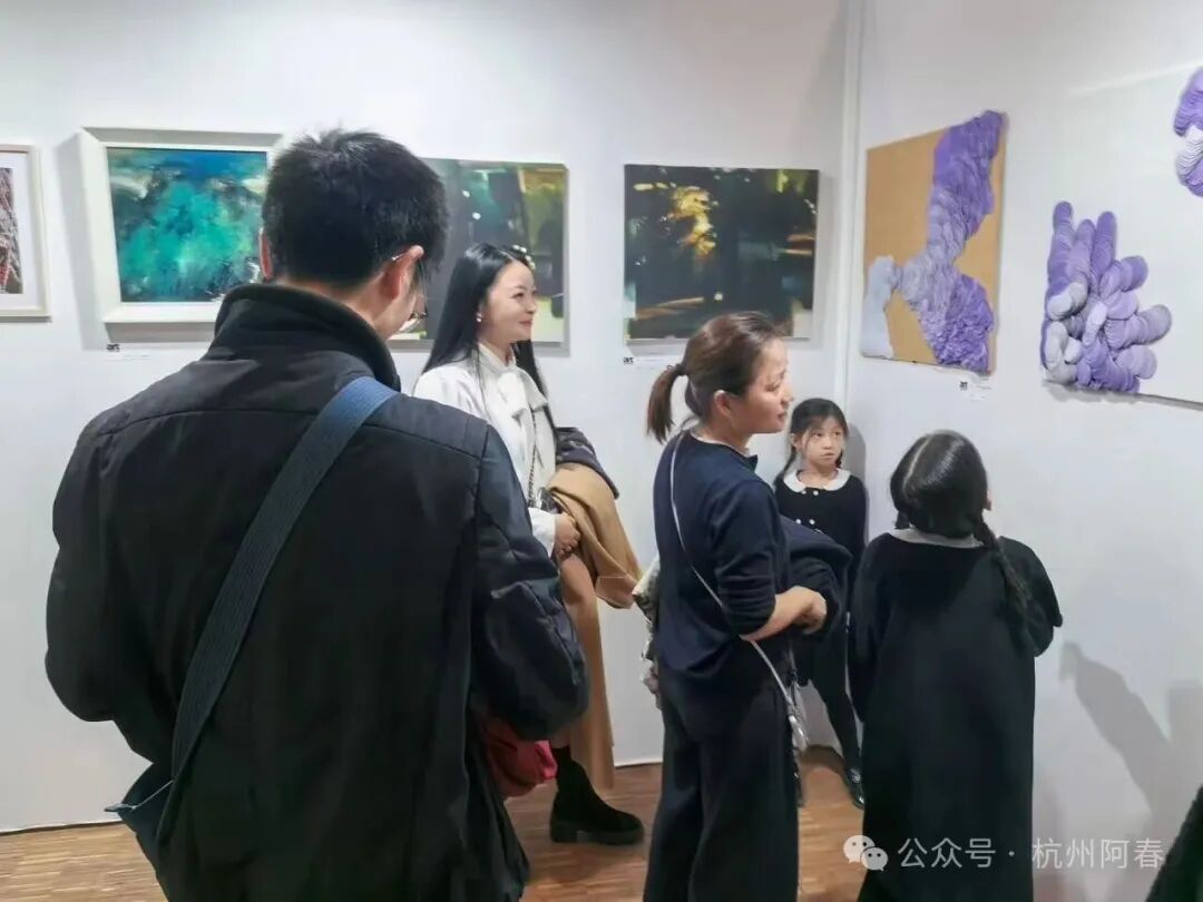 深趴藝術(shù)圈的那點(diǎn)事，為什么當(dāng)代藝術(shù)家傅素琴的龍鱗片會(huì)被法國(guó)盧浮宮收藏？