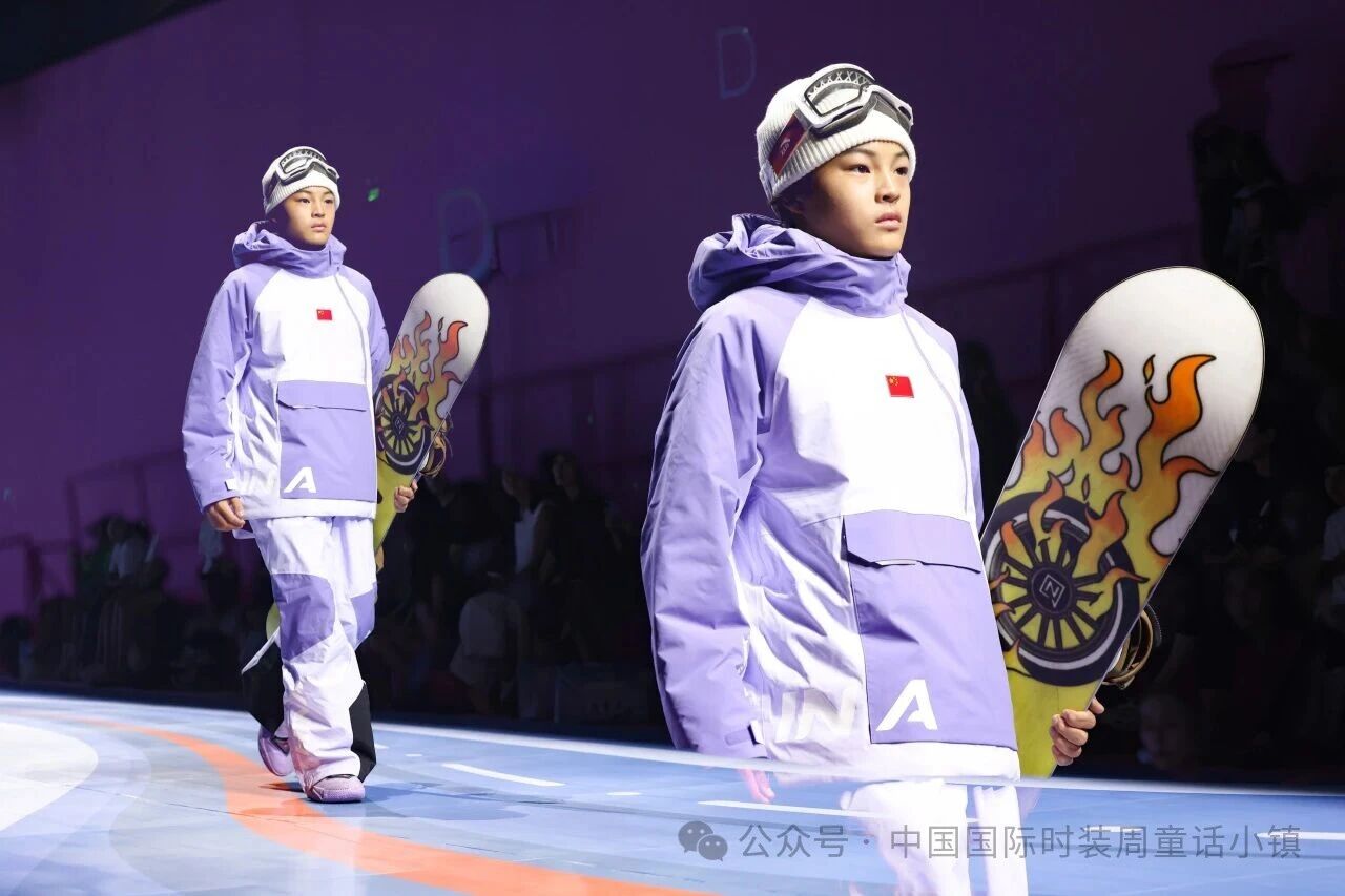 安踏兒童&ldquo;競界新生&rdquo;開幕秀活力開啟2026中國國際時裝周&middot;童話小鎮