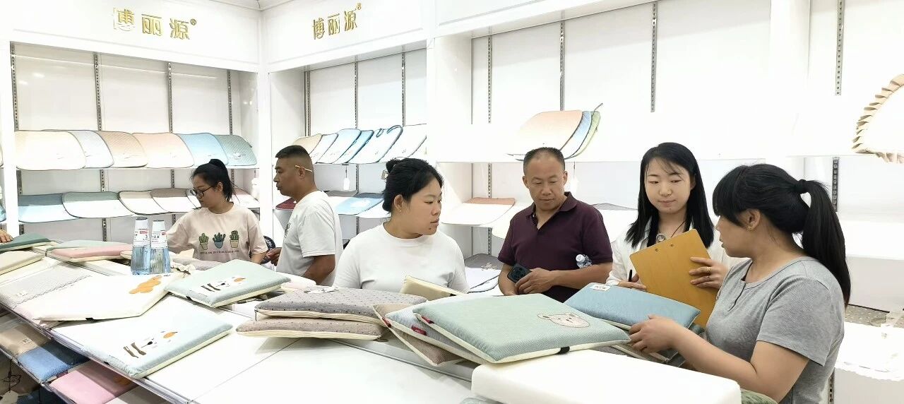 中國&middot;小堡第九屆布藝展覽會開幕