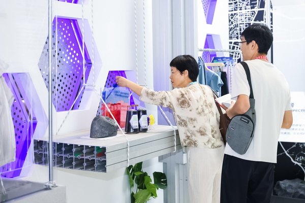 一場有關石墨烯時尚的五年棋局，滬上落子 &mdash;&mdash;&ldquo;石墨烯時尚科技流行趨勢發布&rdquo;活動開啟產業新紀元