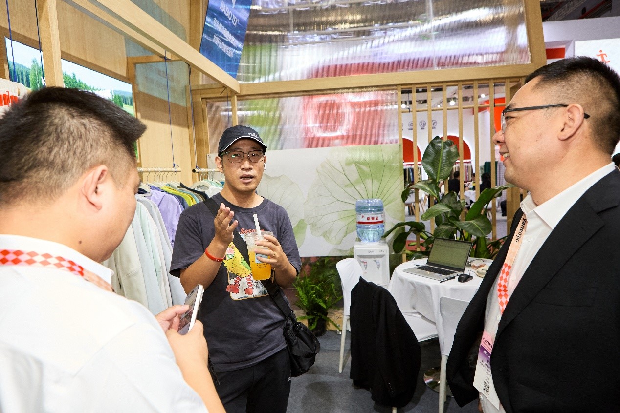 無氟性能實證！嘉耀紡織攜小荷盾&trade;三大系列產品亮相2026intertextile秋冬展